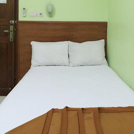 Hotel Prisma Sidoarjo Esterno foto
