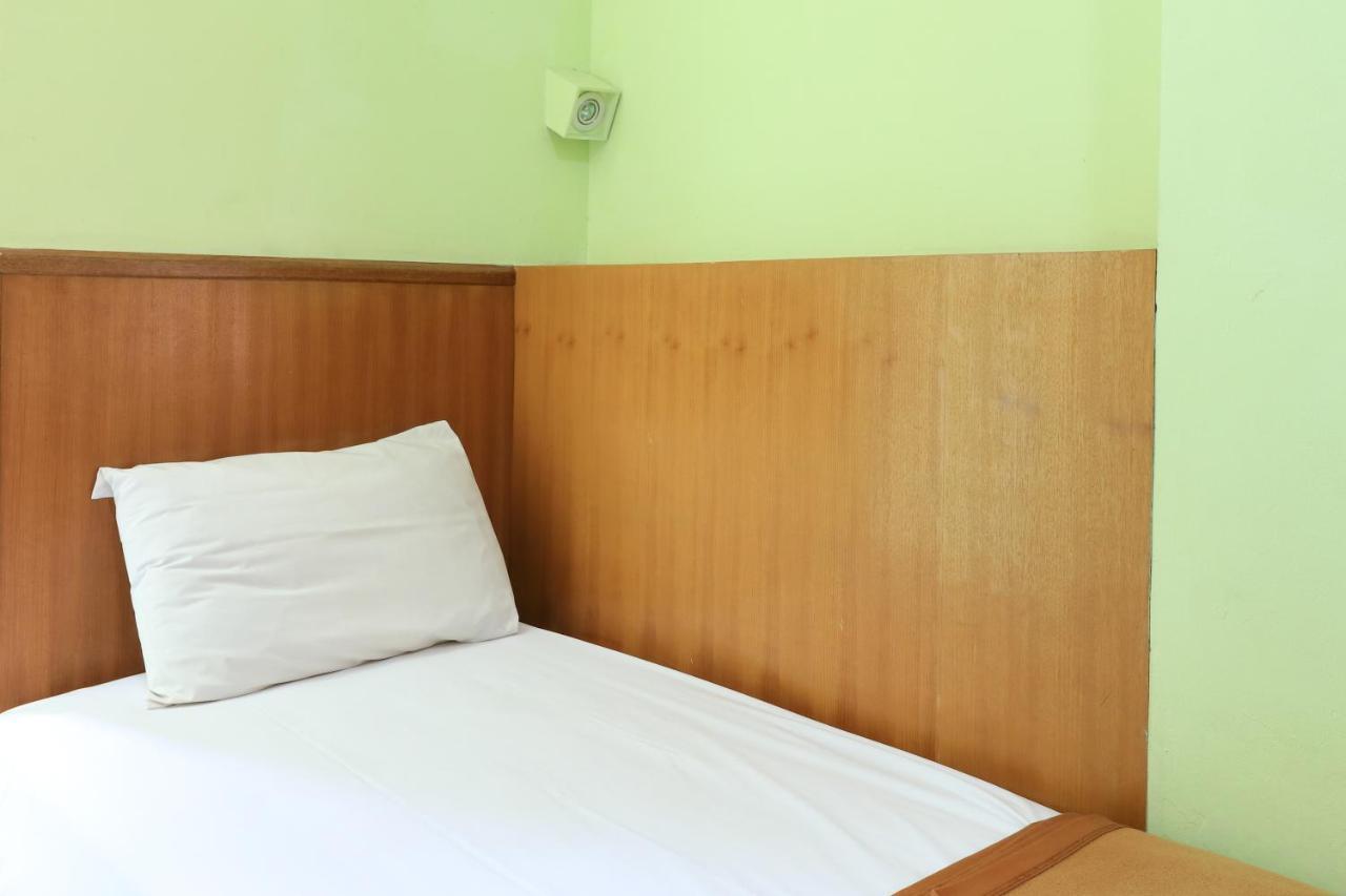 Hotel Prisma Sidoarjo Esterno foto