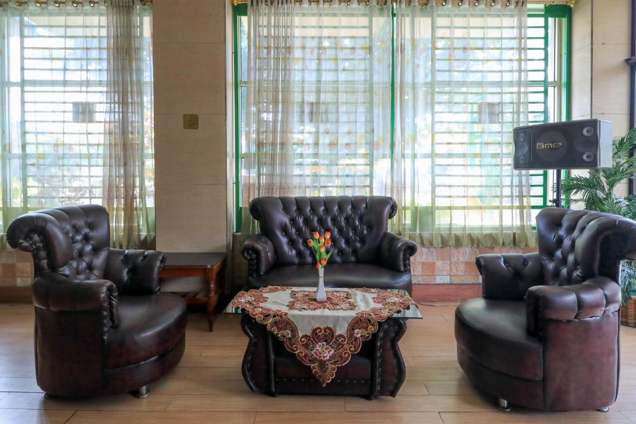 Hotel Prisma Sidoarjo Esterno foto
