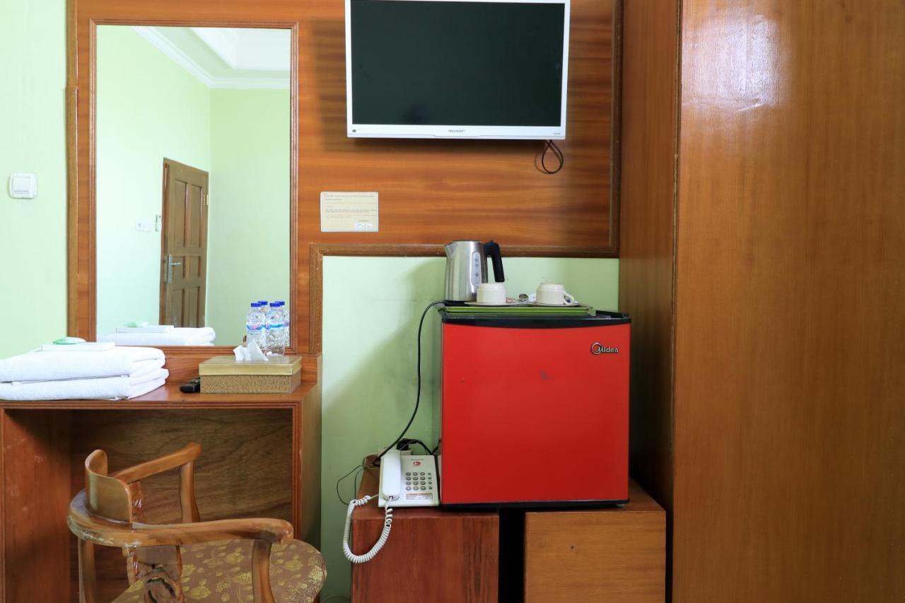 Hotel Prisma Sidoarjo Esterno foto