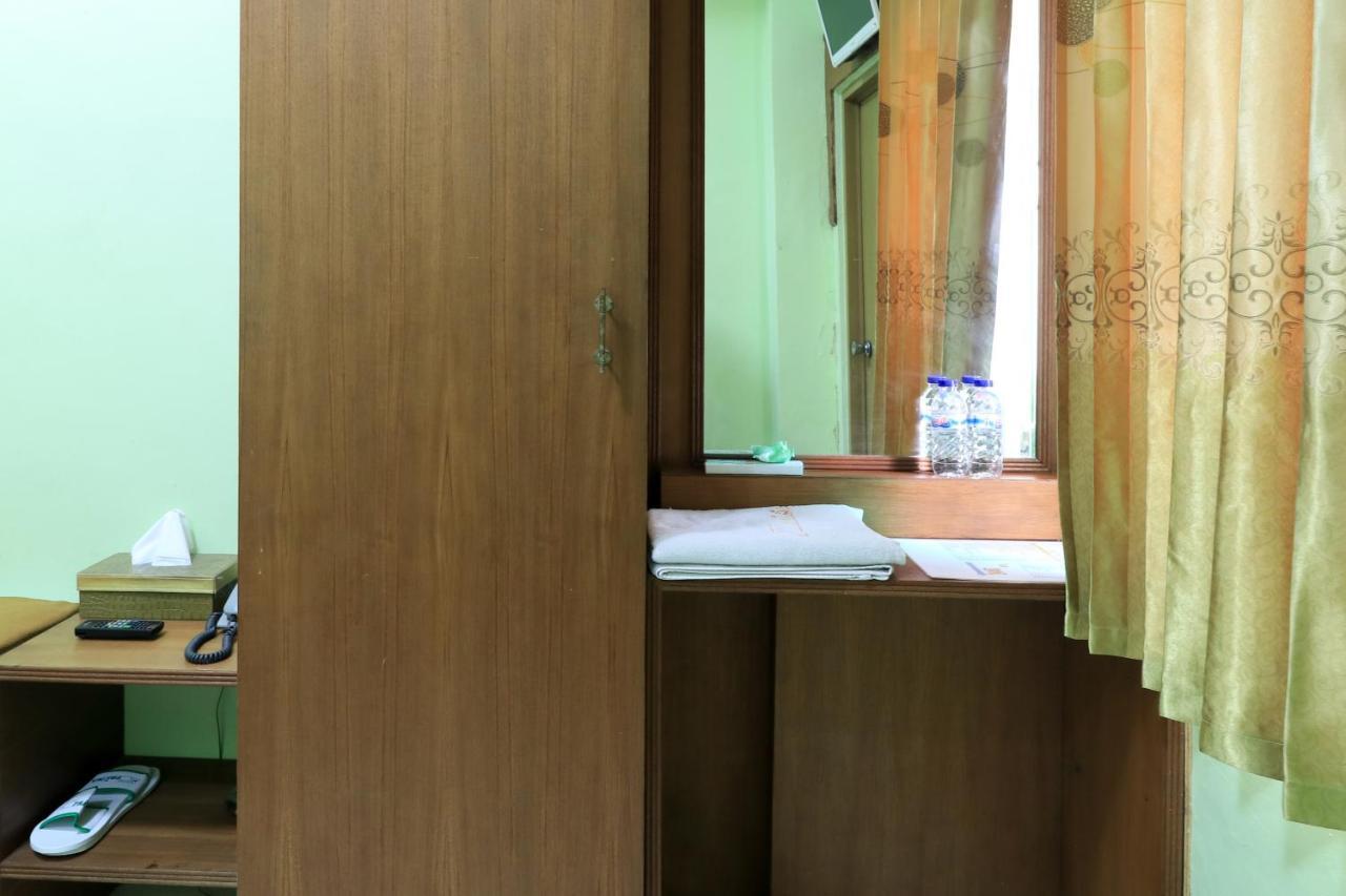 Hotel Prisma Sidoarjo Esterno foto