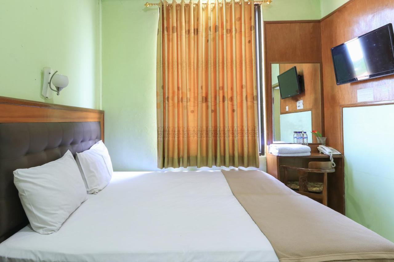 Hotel Prisma Sidoarjo Esterno foto