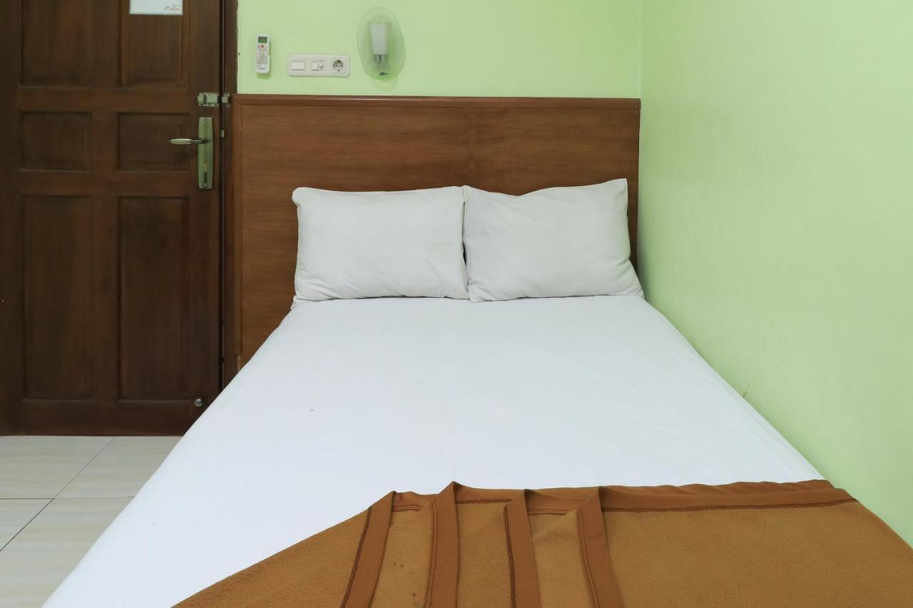 Hotel Prisma Sidoarjo Esterno foto