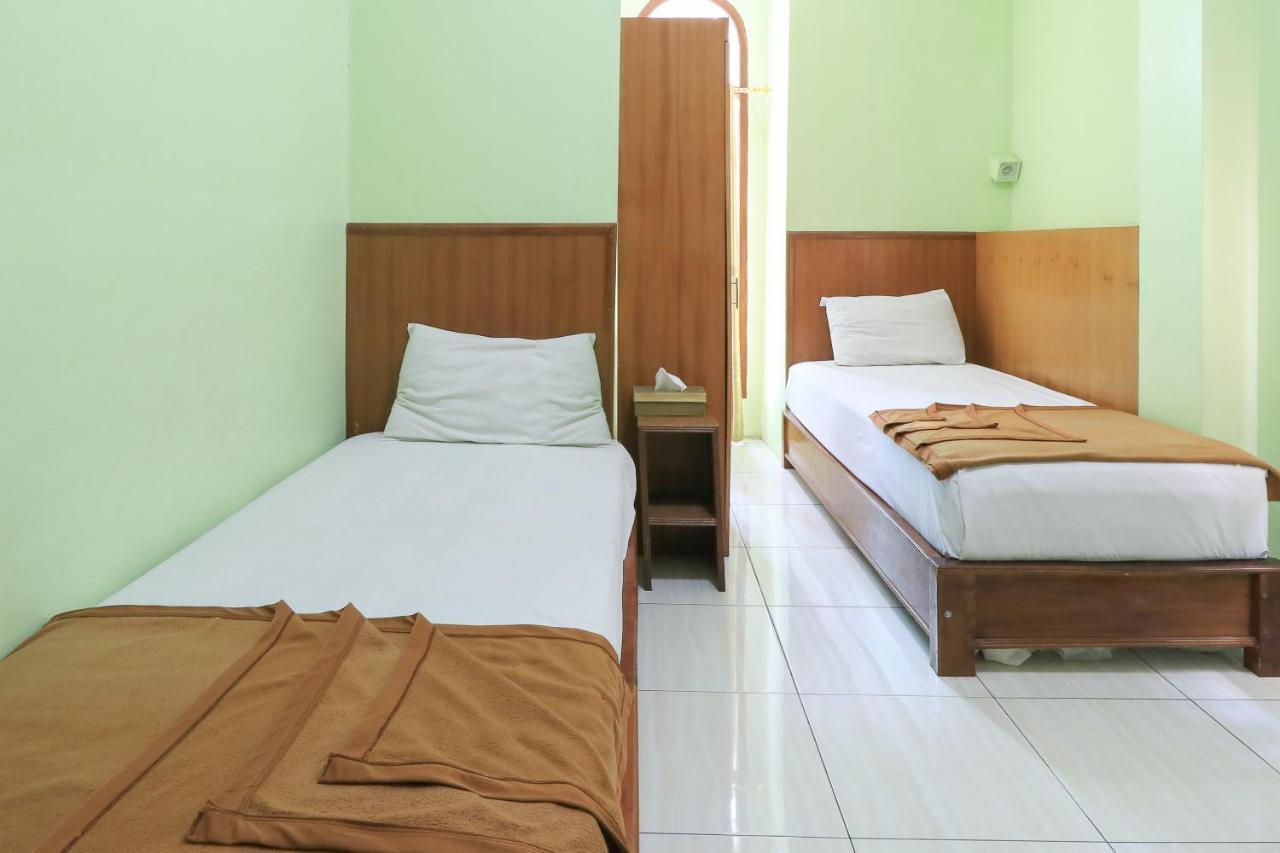 Hotel Prisma Sidoarjo Esterno foto