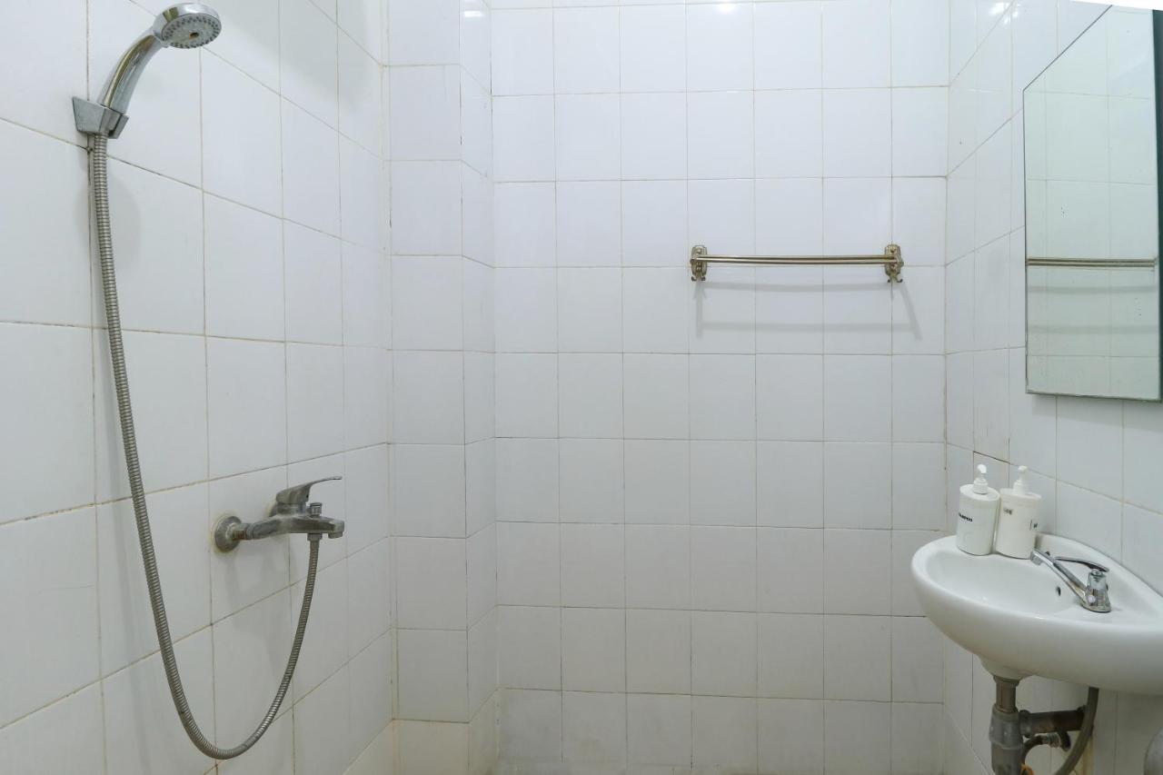 Hotel Prisma Sidoarjo Esterno foto