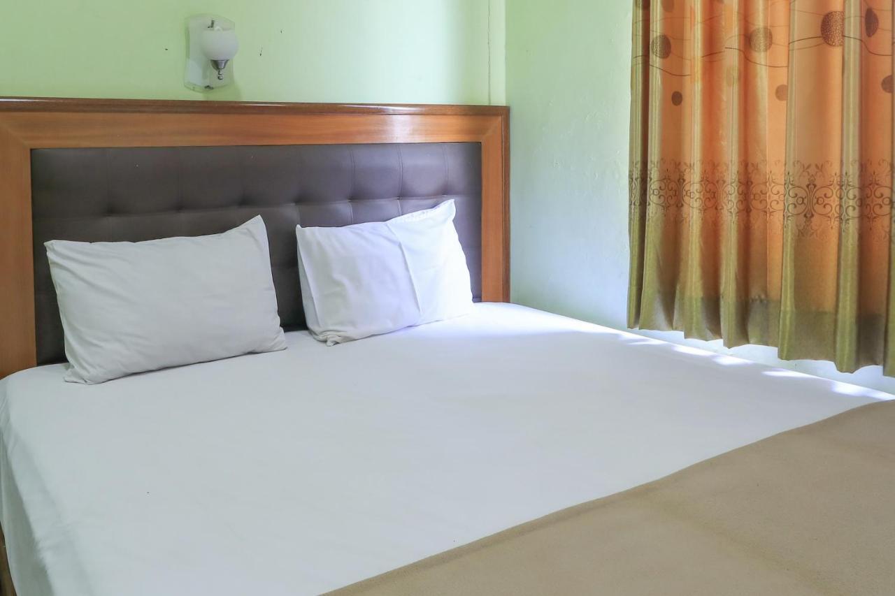 Hotel Prisma Sidoarjo Esterno foto
