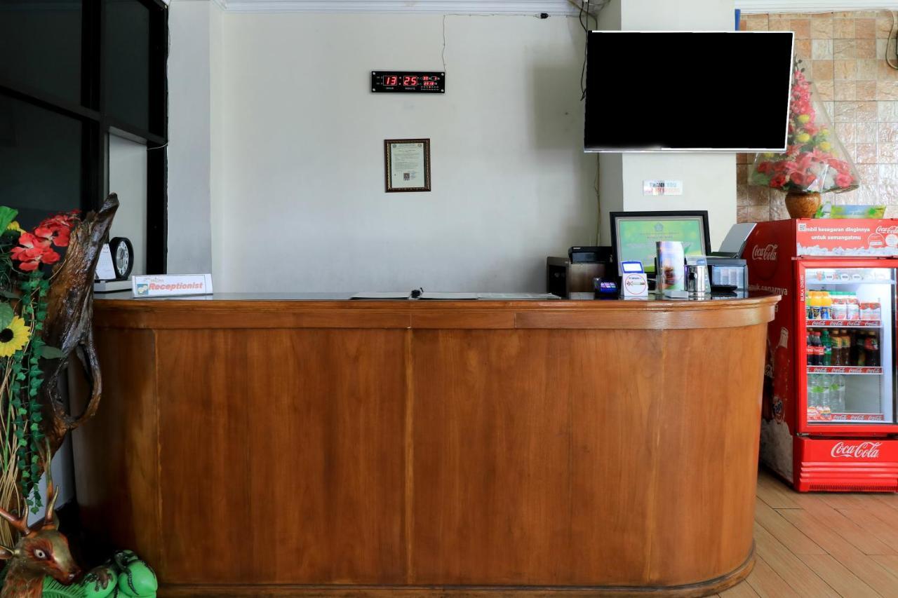 Hotel Prisma Sidoarjo Esterno foto