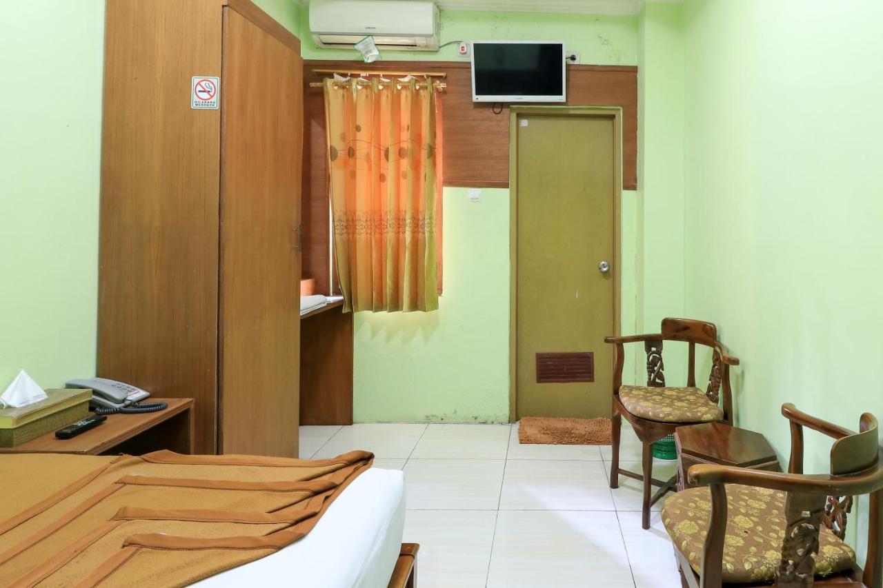 Hotel Prisma Sidoarjo Esterno foto