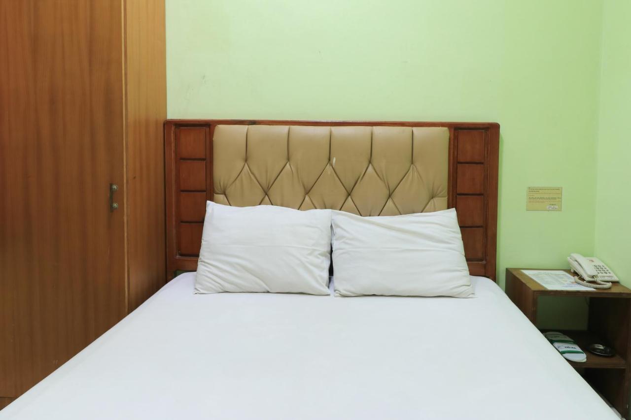 Hotel Prisma Sidoarjo Esterno foto