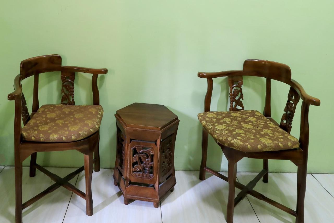 Hotel Prisma Sidoarjo Esterno foto